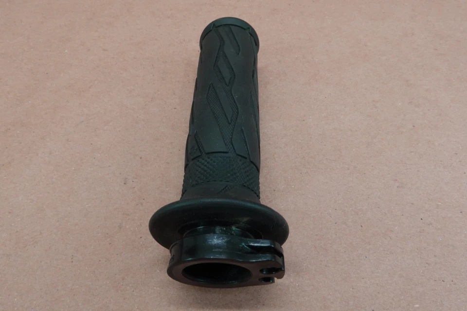 Tubo de agarre del acelerador derecho Suzuki GSXR600 2011-2022 Foto 3 de 4