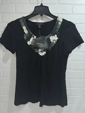 NWT! - Designers Originals Petite Medium Floral V Neck Collar Short Sleeve Top