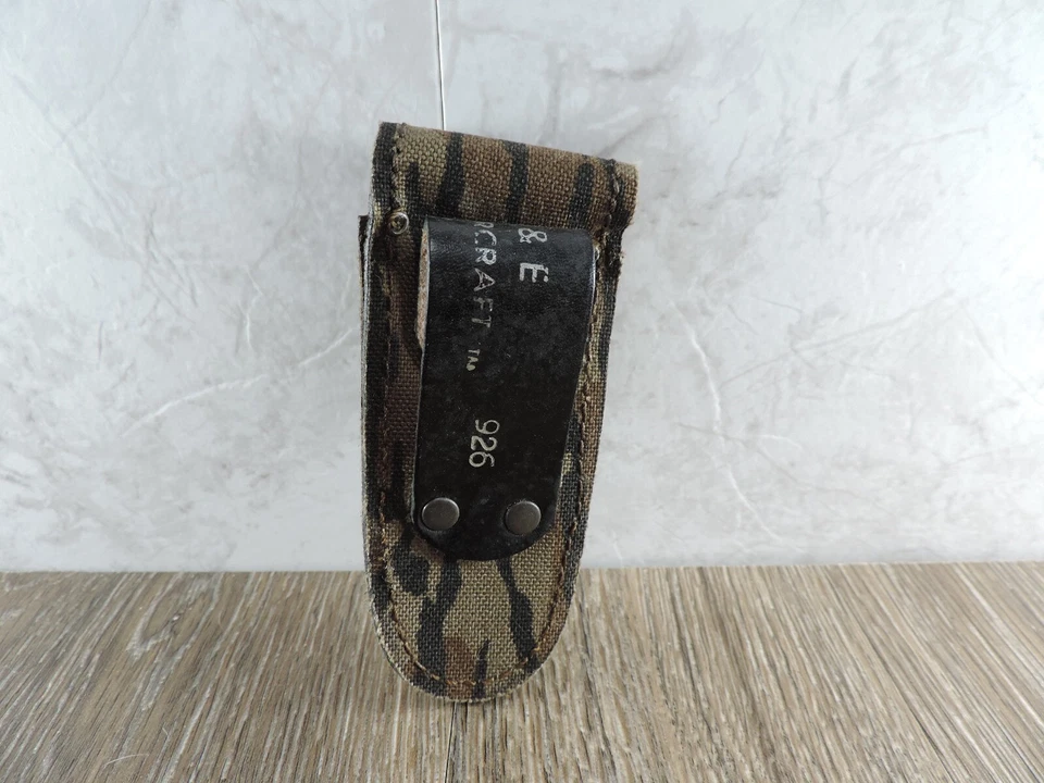 Funda de cuchillo plegable camuflada se adapta a cuchillo de hasta 4"x1.25"x0.5" y cinturón de 2" Foto 2 de 4