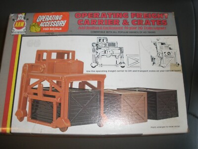 AHM HO Scale, Operating Freight Carrier & Crates Kit, #11010, New in Open Box