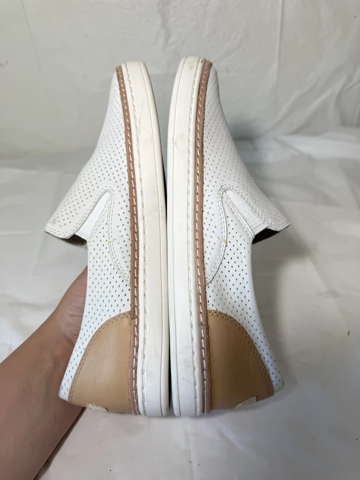 Sneakers casual UGG donna Adley Perf pelle bianca traforata slip on taglia 7