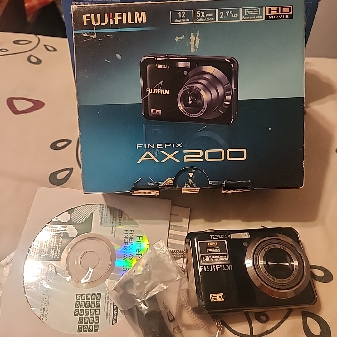 FUJIFILM FinePix AX200 コンデジカメ SD付 USED Fujifilm FinePix A Series AX200 12.2MP Digital Camera