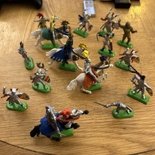 Britains LTD 1971 Knights and Warriors Plastic Toy Soldiers x 15