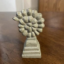 Preowned Vintage NOS Faux Sea Shell Lamp Finial