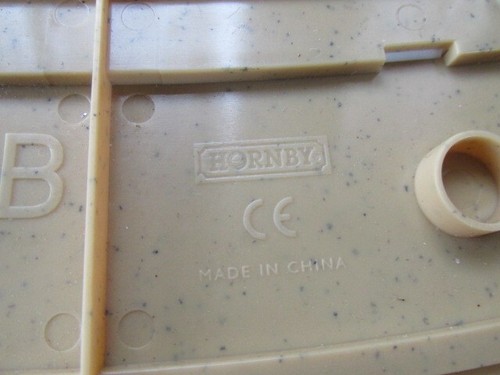 Hornby Scalextric L8680 1/32 Tan/Beige Curved "BB" Borders w/Barriers (4pcs) - Picture 11 of 11
