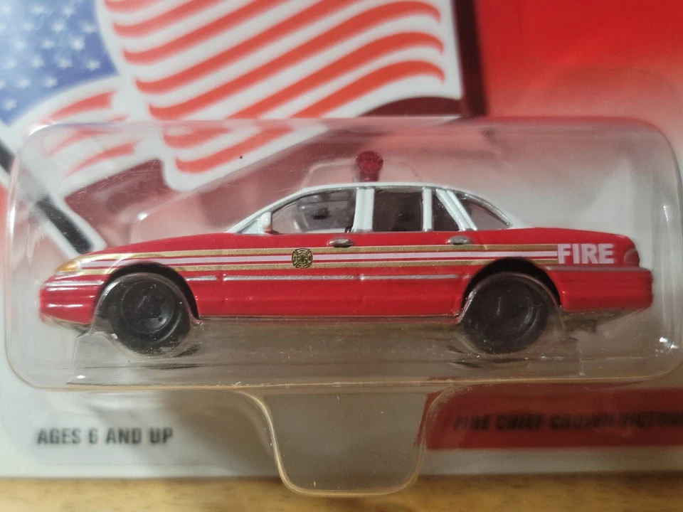 Johnny Lightning 1990 Ford Crown Victoria-Fire Chief Diecast #333-01 - Image 2 of 4