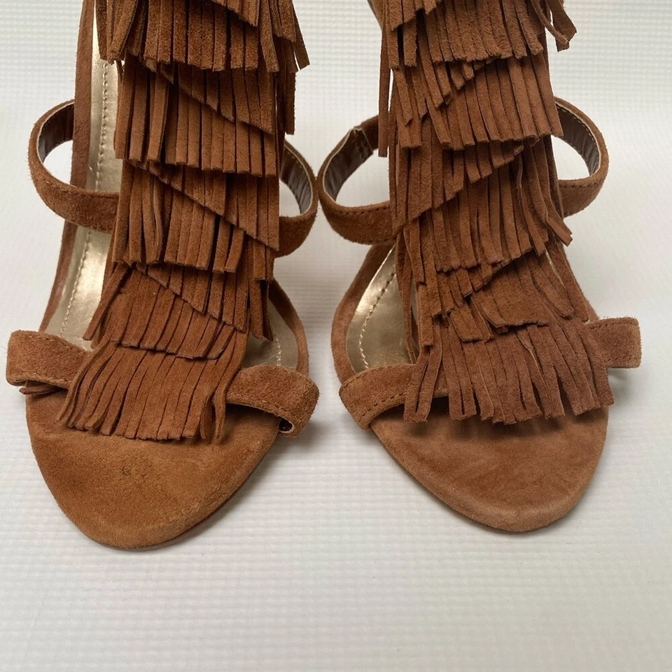 Sapatos BCBG marrom camurça franja salto alto estilingue costas Western Country flare tamanho 6 - Imagem 3 de 4