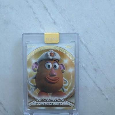 🔥2025 Topps Pixar Gold Mrs. Potato Head Perfection (Encased) /100