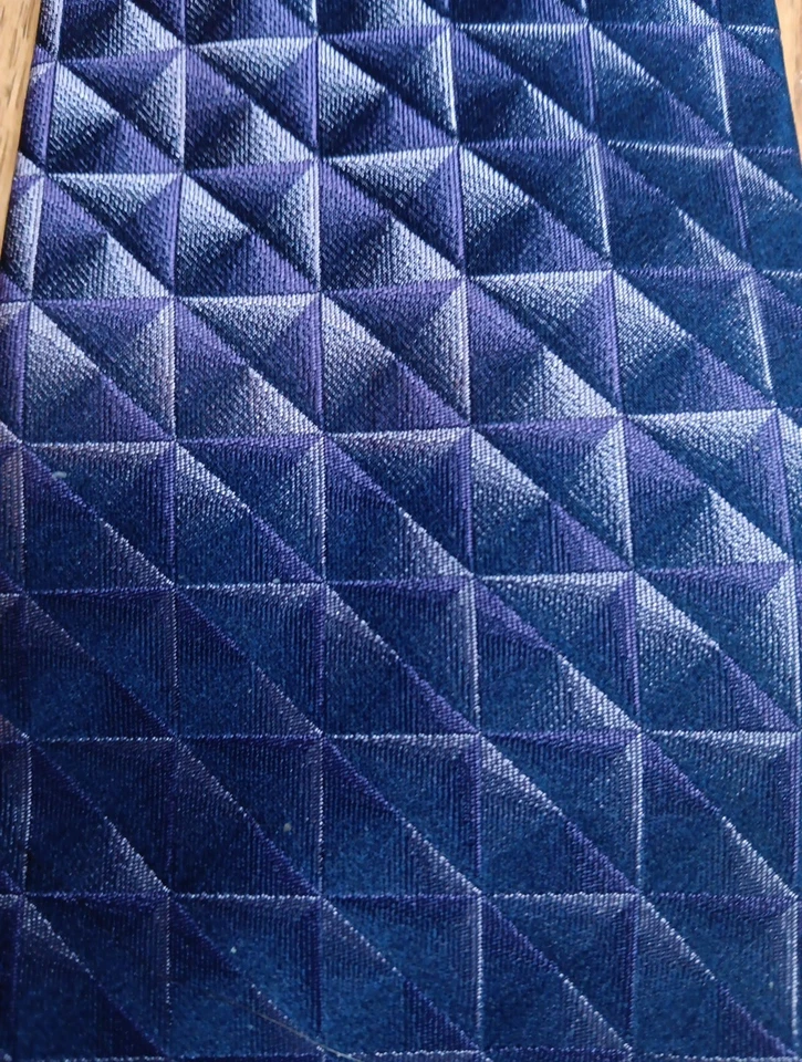 Corbata vintage Van Heusen hecha a mano 100 % seda diseño geométrico púrpura Foto 2 de 4