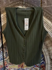 F & F Shirt Womans Sz M Green Sleeveless Button Up Vest Shirt.    C70