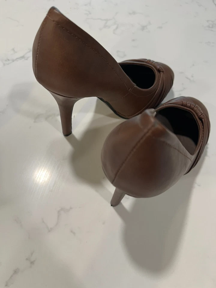 Zapatos de salón FOREVER Greta-03 para mujer marrón hechos por el hombre tacón sin cordones con puntera redonda talla 5,5 Foto 3 de 4