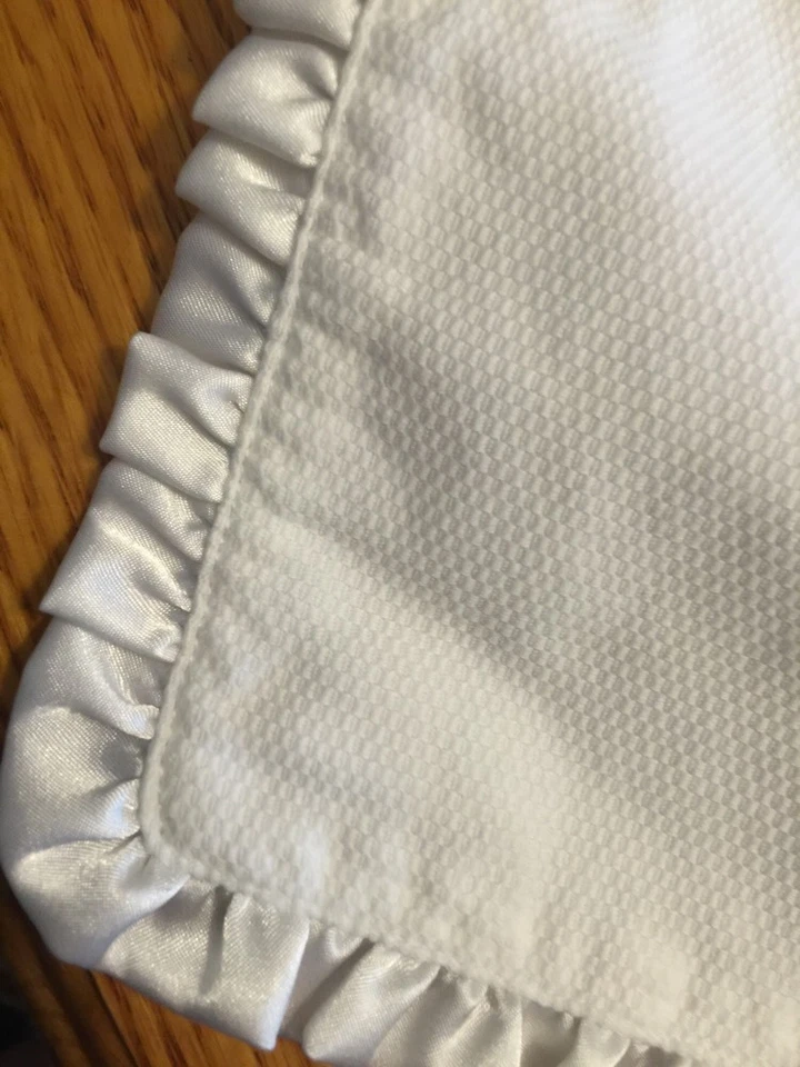 Manta bebé Carters blanca retazos blanca cuadrada bordada flores Foto 4 de 4