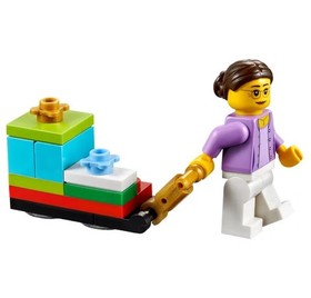 Celebrate the holidays with LEGO 40263 Town Square &ndash; Rare 2017 Christmas set