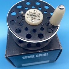Carrete de repuesto vintage Pflueger Medalist de Shakespeare 1492 Fly Reel - Nuevo en caja Nuevo en caja
