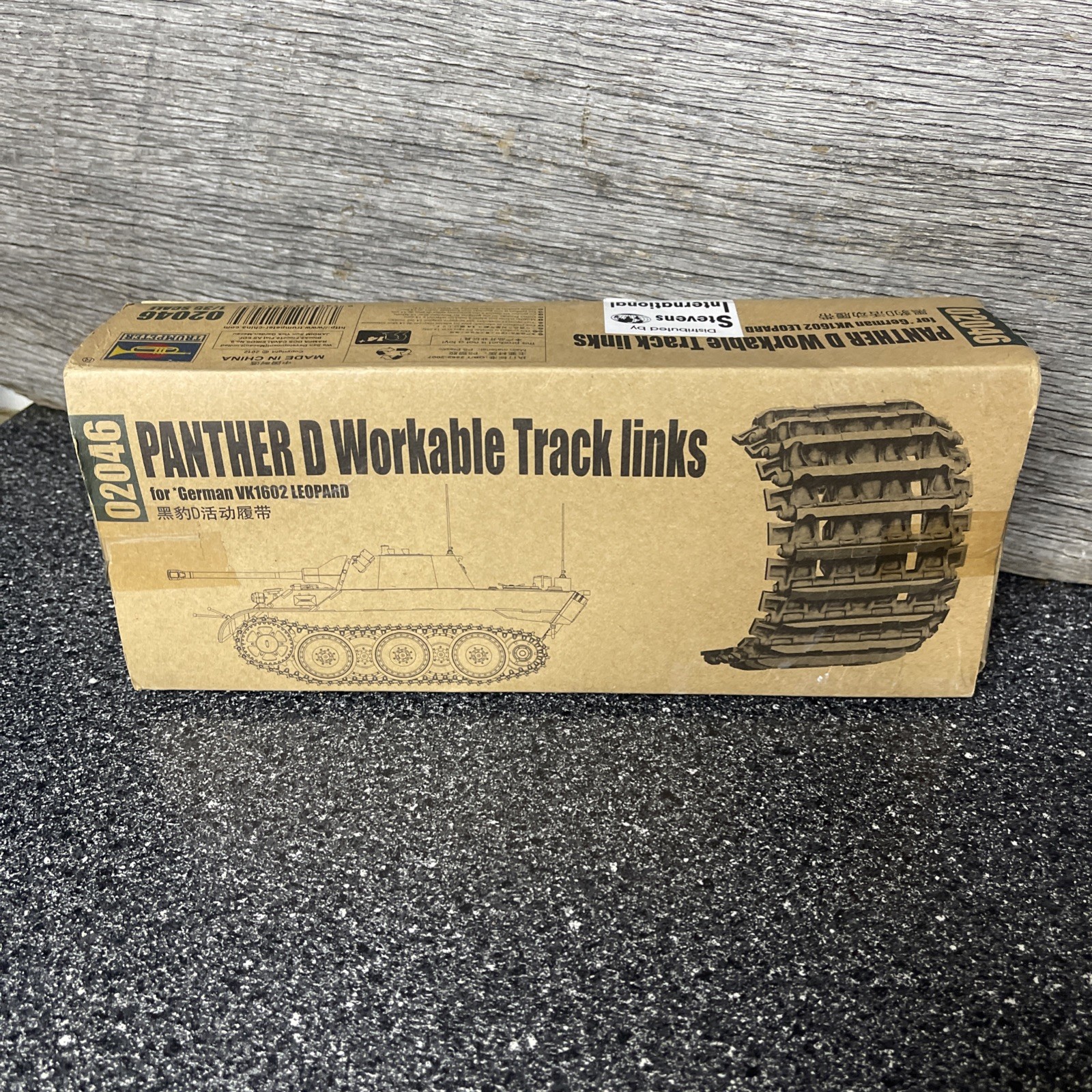 Trumpeter#2046  1/35 Panther D Workable Track Links for VK1602 Leopard