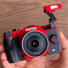 PENTAX Q10 12.4MP Digital Camera 5-15mm Lens Set Camera red