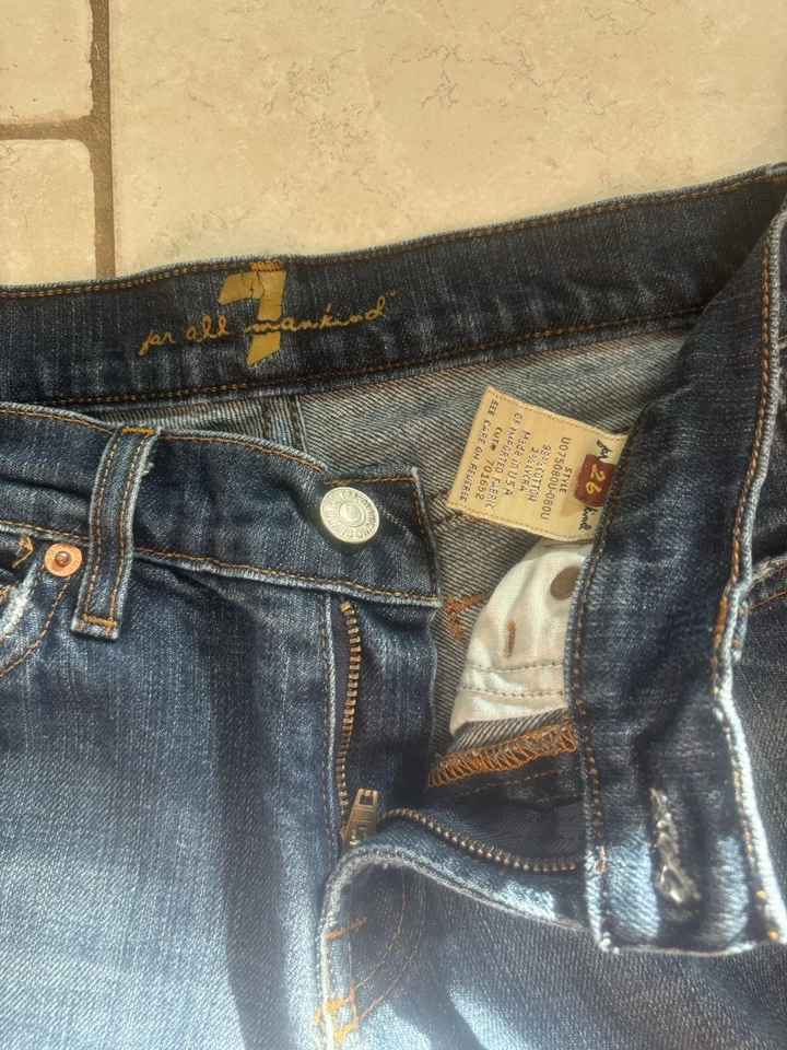 Pantalones de mezclilla acampanados lavados oscuros para mujer 7 for All Mankind talla 26 Foto 2 de 3