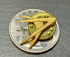 1955-1963 Era Chrysler Forward Look Flookerang Gold Tone Lapel Hat Pin P312 1955-1963 Era Chrysler Forward Look Flookerang Gold Tone Lapel Hat Pin P312