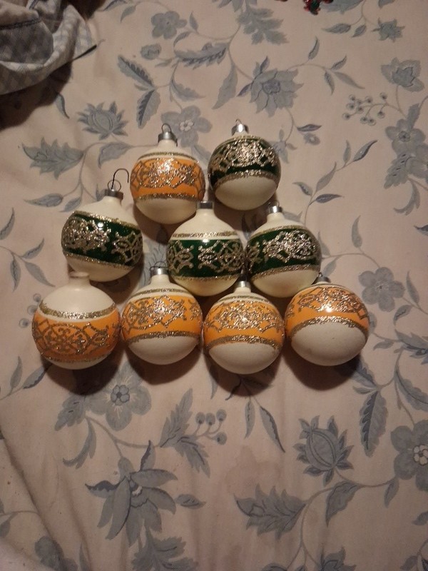 SET OF 9 GLITTER STENCIL CHRISTMAS ORNAMENTS GOLD And GREEN RAUCH PYRAMID