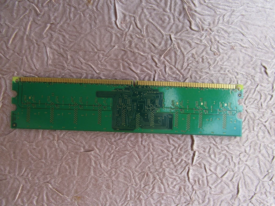 PC MEMORY CARD SAMSUNG 256 MB 1Rx8 PC2-4200U-444-10-A3 M378T3253FZ3 . - Image 2 of 2