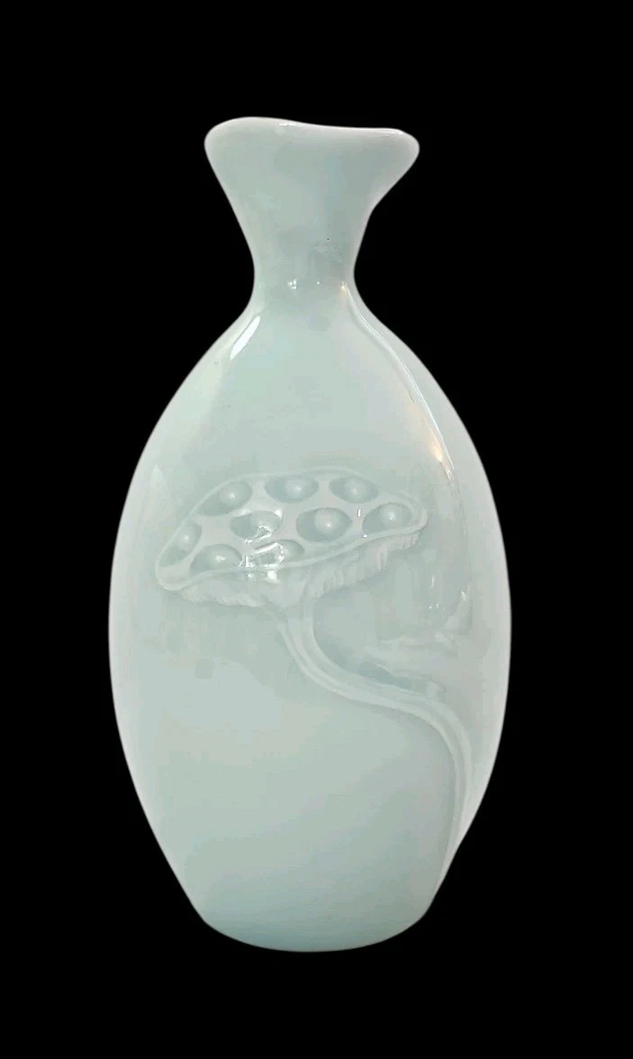Vtg Celadon Green Pottery Bud Vase Lotus Flower Seed Pod Relief 6.75" Tall Read