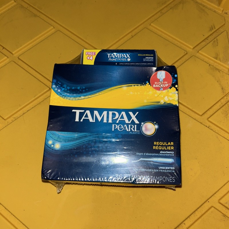 New In Box Pack Of 36 Tampons With 4 Free Tampax Pocket Pearls