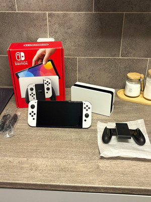 Nintendo Switch OLED Model 64GB Weiß/Schwarz mit Dock, Neuzustand! OVP