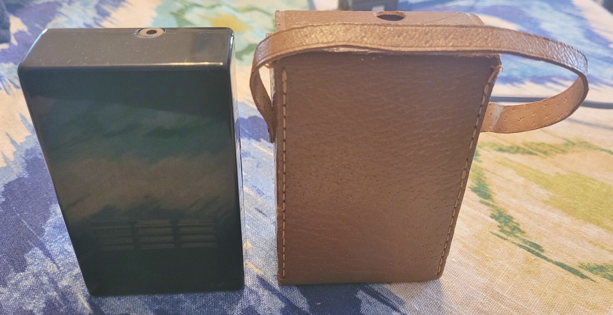 Vintage 1960 Columbia 600BX 6 Transistor Radio w/Carrying Vintage 1960 Columbia 600BX 6 Transistor Radio w/Carrying