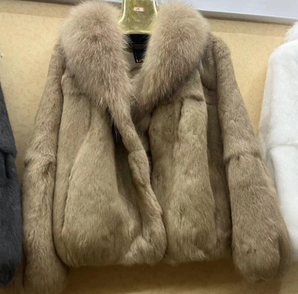 Abrigo de piel de conejo para mujer engrosado suelto cuello en V cuello de piel de mapache chaqueta ropa exterior Foto 2 de 4