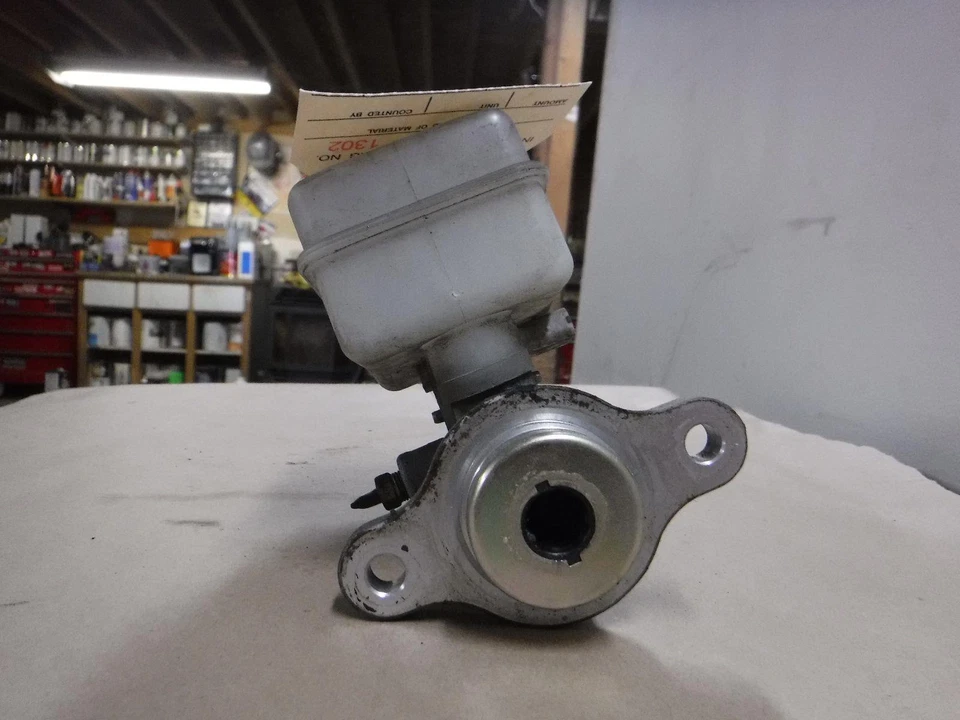 WRX SUBARU STI 2002-2005 cilindro maestro de refuerzo de freno estándar (OEM) Foto 3 de 4