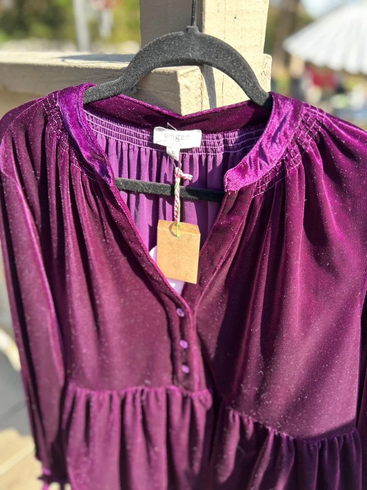 Blusa Top Berenjena Umgee Terciopelo Elegante Nueva con Etiquetas Ideal para las Fiestas Foto 2 de 3