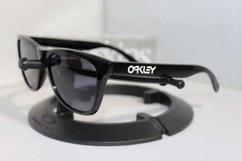Near Mint Oakley Frogskins Polished Black/Grey Sunglasses 03-118 Rare! 2007