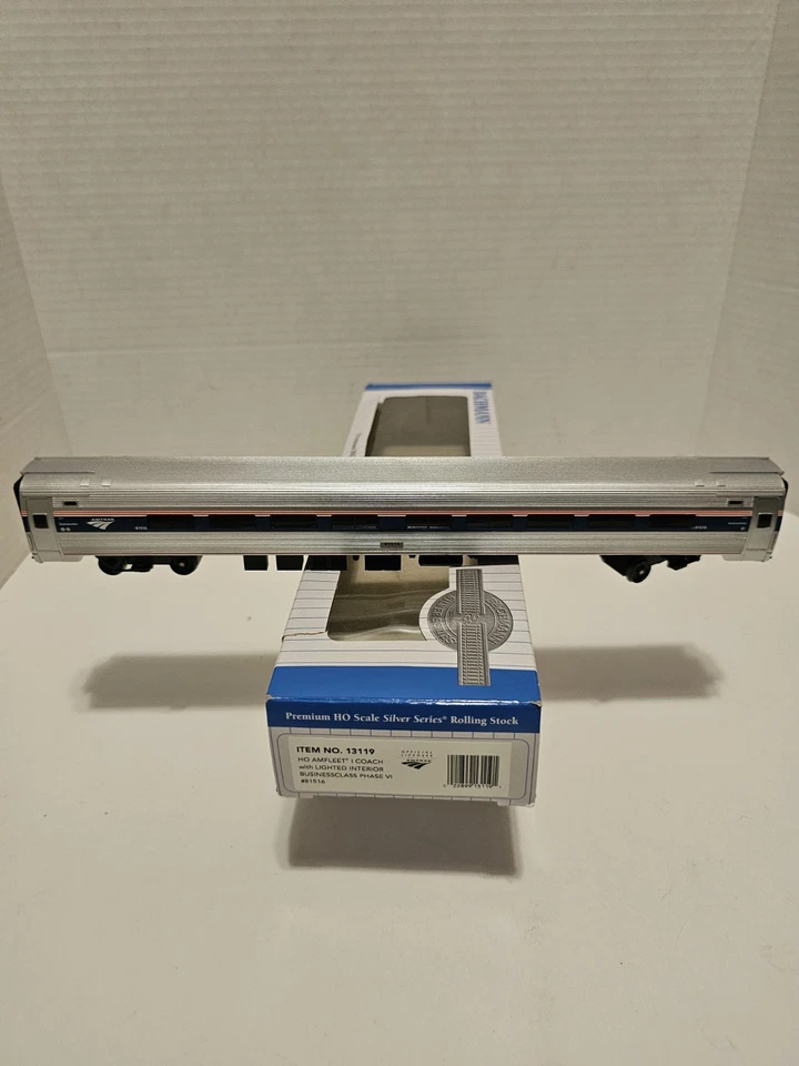 HO Bachmann 13119 Amfleet I Coach Lighted Interior Businessclass Phase VI 81516 - Image 4 of 4