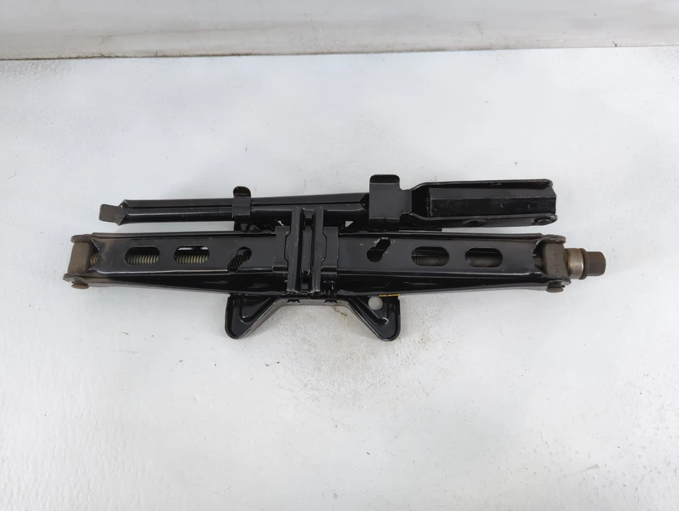 2002 Buick Rendezvous Spare Scissor Car Jack R64QQ - Image 4 of 4