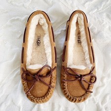 UGG Dakota Slippers Size 5 New 110