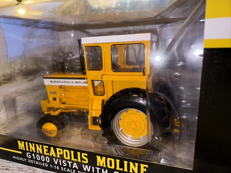 Minneapolis Moline G1000 Vista 2WD Tractor with Cab 1/16 Scale Spec-cast - Image 4 of 4