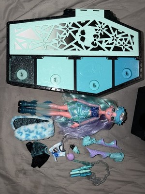Monster High G3 Skulltimate Secrets Fearidescent Lagoona doll - lightly used