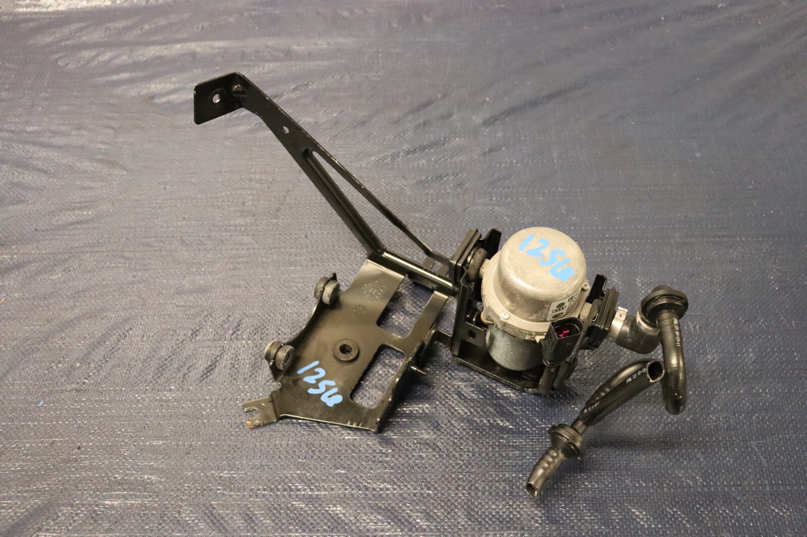2012 AUDI R8 5.2 QUATTRO SPYDER V10 OEM BRAKE BOOSTER VACUUM PUMP #1256