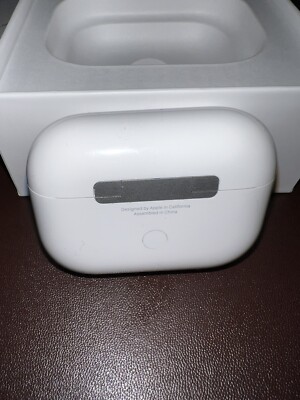 Air pods pro Max 本体(純正品)＋ケース/ホワイト Apple AirPods Pro with MagSafe Wireless Charging Case - White