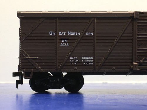 HO Scale "Great Northern" GN 5718 Freight Train Box Car W/Box. #3 - Picture 7 of 12