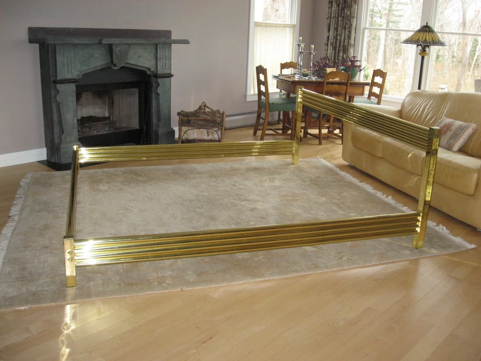 CAMA ENVOLVENTE DE LATÓN - Moderna de mediados de siglo Foto 3 de 4