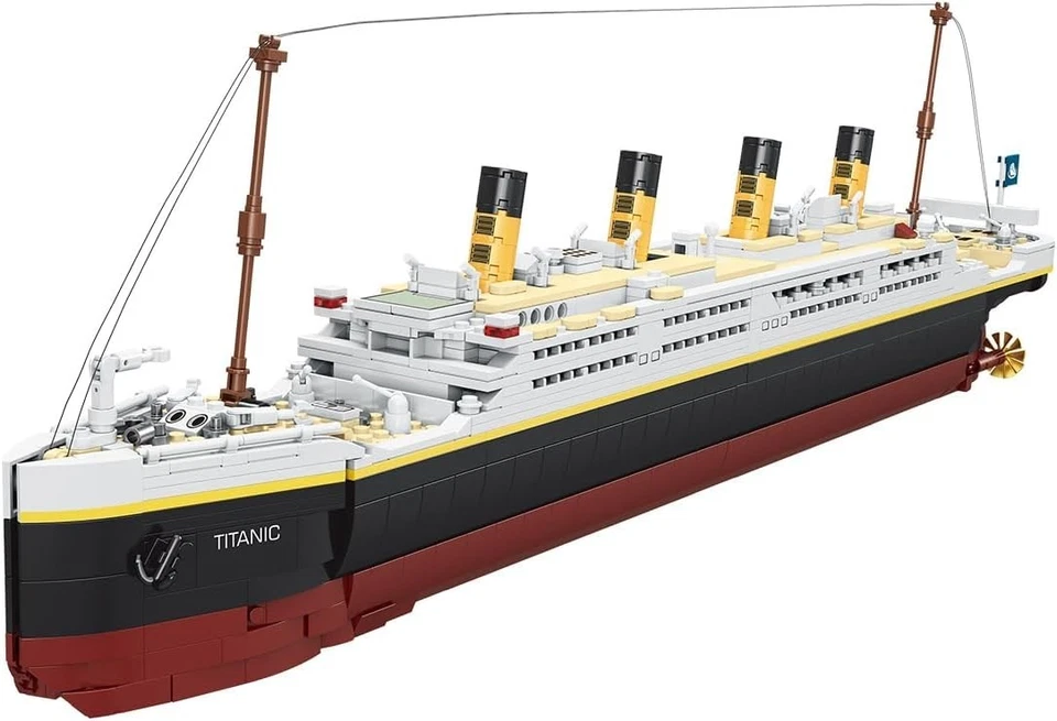 Titanic Brick Set - 2022 Pieces, Step-by-Step Instructions - Image 3 of 4