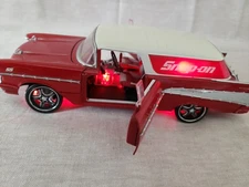SNAP-ON GLO-MAD CUSTOM ST ROD 1957 Chevy Nomad 1:24 Crown Premiums Diecast