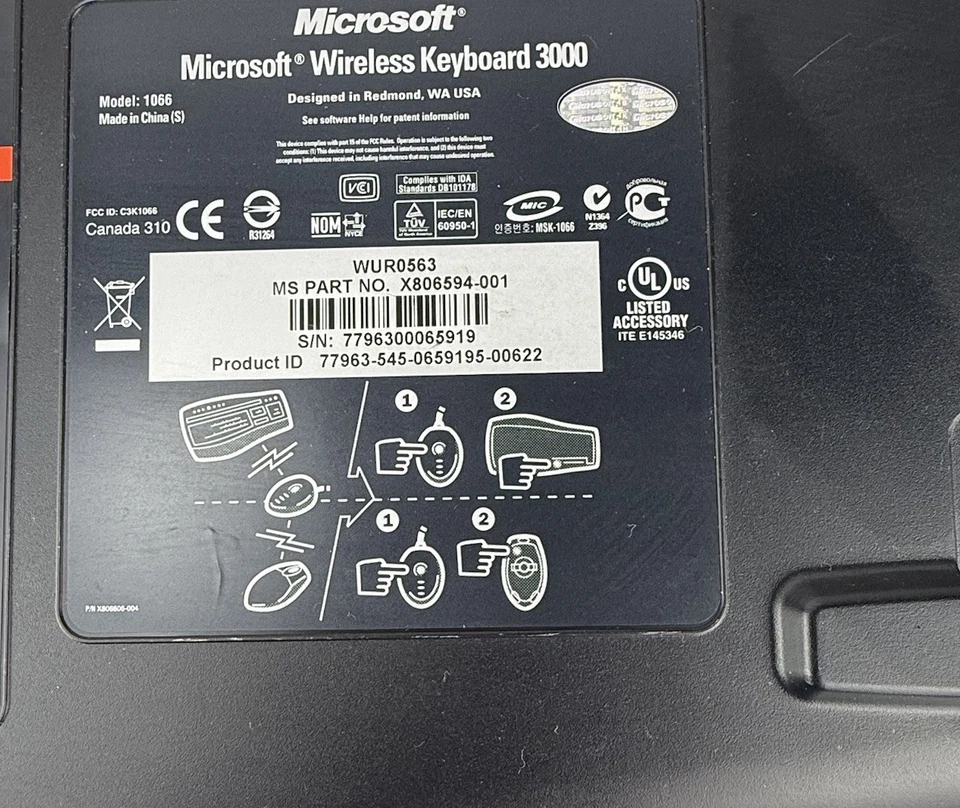 Juego de teclado y mouse de escritorio Microsoft Sculpt Comfort con dongle USB inalámbrico Foto 3 de 4