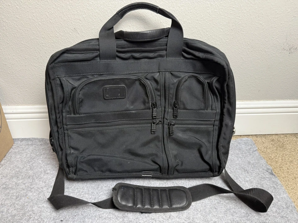Maletín para computadora portátil Tumi IBM para hombre negro HR Global 2624D3 bolso de equipo EE. UU. hombro Foto 2 de 4