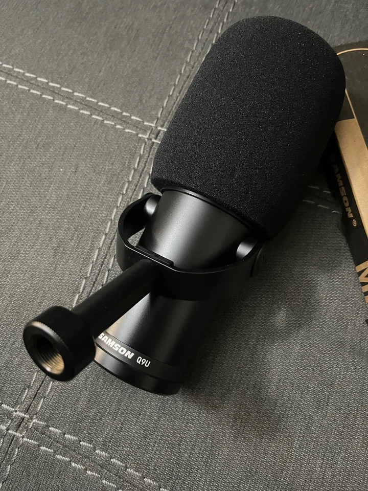 Samson Q9U XLR/USB Dynamic Broadcast Microphone + Desk Microphone Stand + Mic... - Image 2 of 4