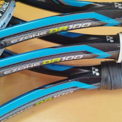YONEX EZONE DR 100 G2 G4 3-piece set 27 in Grip Size 4 1/4 YONEX EZONE DR 100 G2 G4 3-piece set 27 in Grip Size 4 1/4