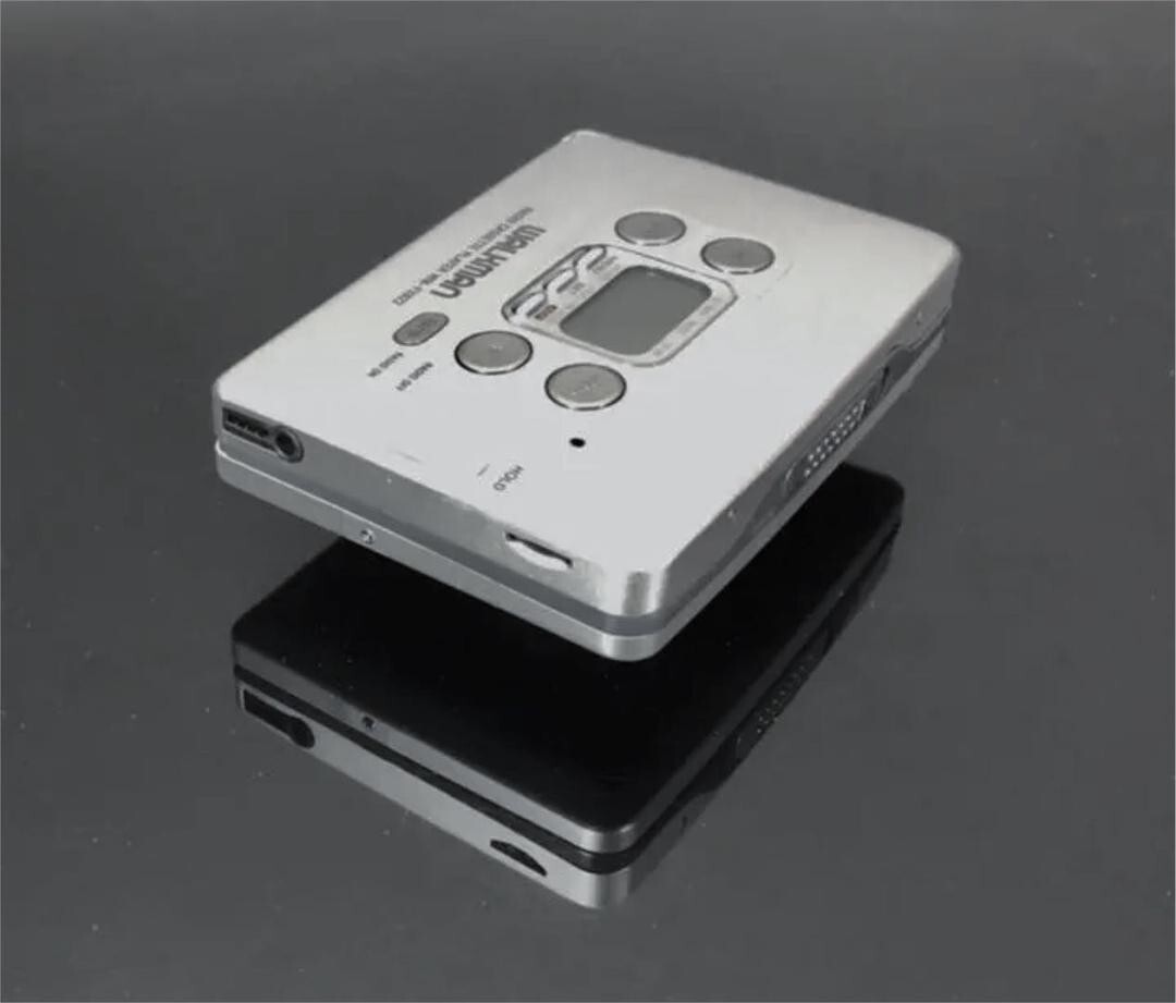 SONY カセットウォークマン WM-FX822 Sony WM-FX822 Silver Cassette Walkman Reconditioned Working