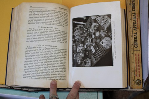 1945 Etiquette The Blue Book of Social Usage Emily Post New Edition - Foto 7 di 8