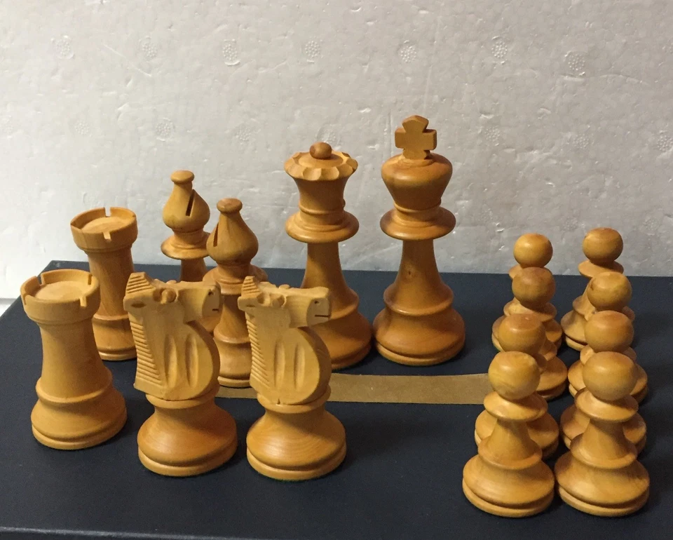 Juego de ajedrez de madera de cerdo original raro de colección piezas en caja - 3,75" King C5 Foto 3 de 4